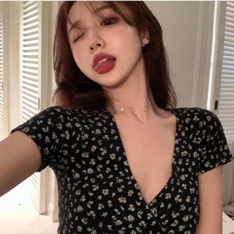 Y2k Style Summer Retro Floral V-neck Crop Top Slimming Wild High Waist Streetwear Tshirt Short Sleeve Women's T-shirt
