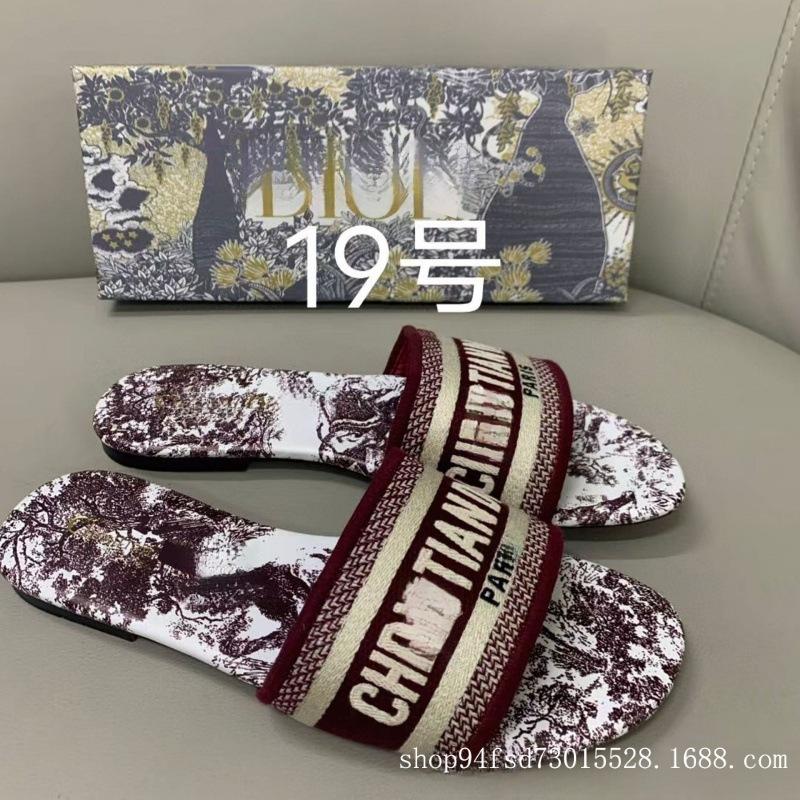 This Board Shoes Jacquard Embroidered Women's Slippers Classic Casual One-letter Flat Slippers