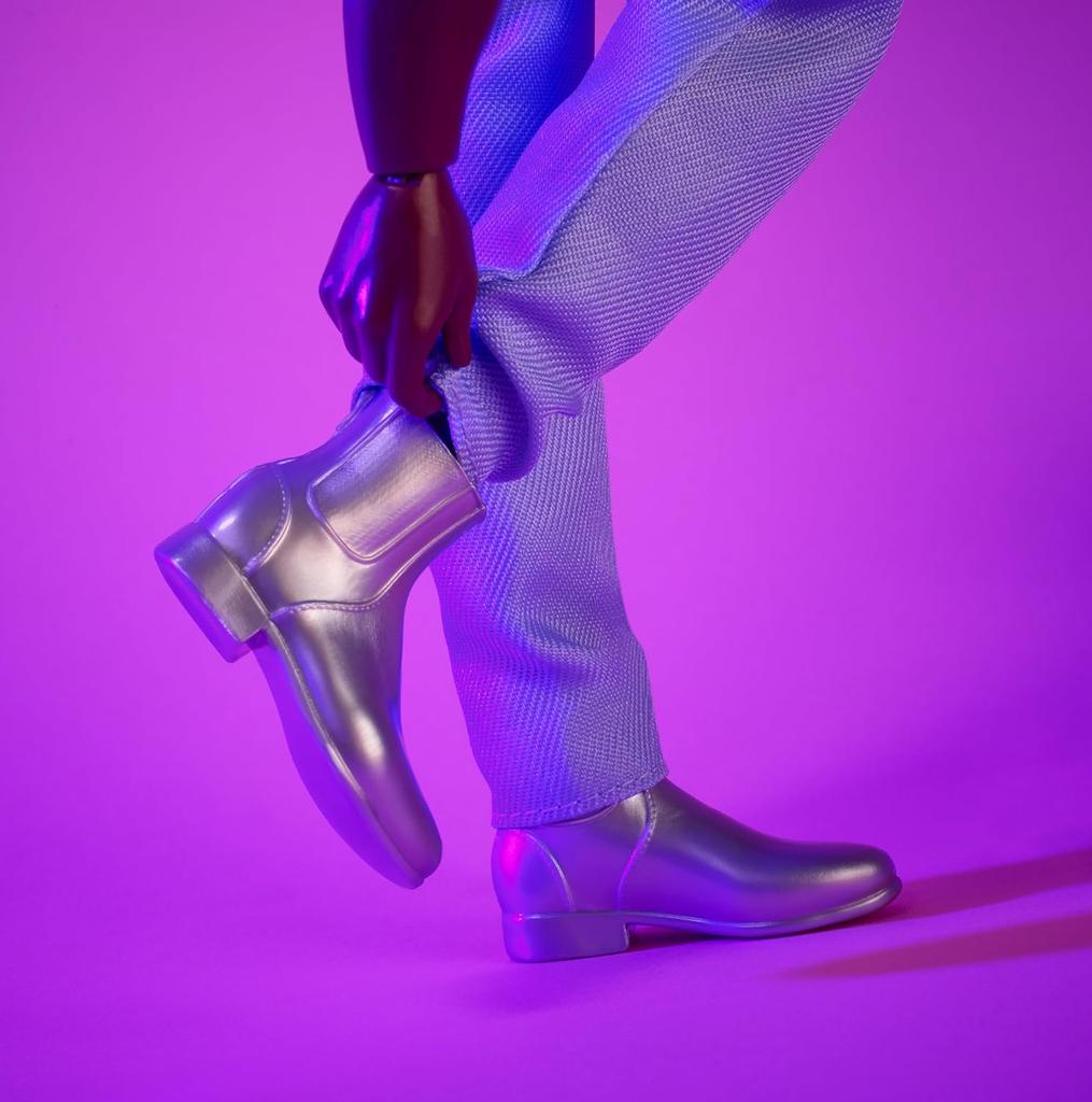 Barbie Looks Ken-Puppe, Sammlerstück Nr.. 25 mit lockigem schwarzen Haar und moderner Y2K-Mode #25