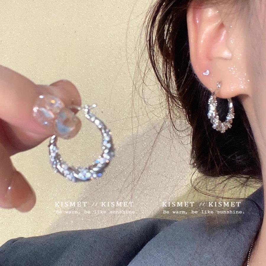 2025 Trendy Large Earrings: Simple, Cool, Versatile - Perfect for Round Faces