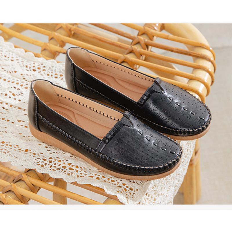 2026 Women's Loafers Comfortable Mother Shoes Slip-On Flats Breathable Ladies Casual Shoes for Daily Walking Plus Size 42