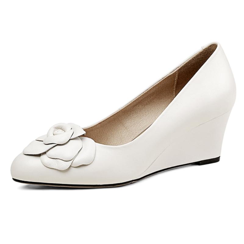 

Туфли на танкетке для женщин 2025 Элегантные черные белые туфли на танкетке с каблуком для вечеринки, свадьбы, офиса, женские туфли-лодочки для платья, дизайнерские с цветком 34 бежевый