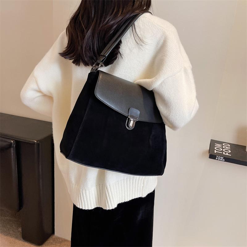 Geantă de damă Vintage Light Core Suede Capacitate mare Geantă de umăr cu design avansat Geantă versatilă pentru navetă