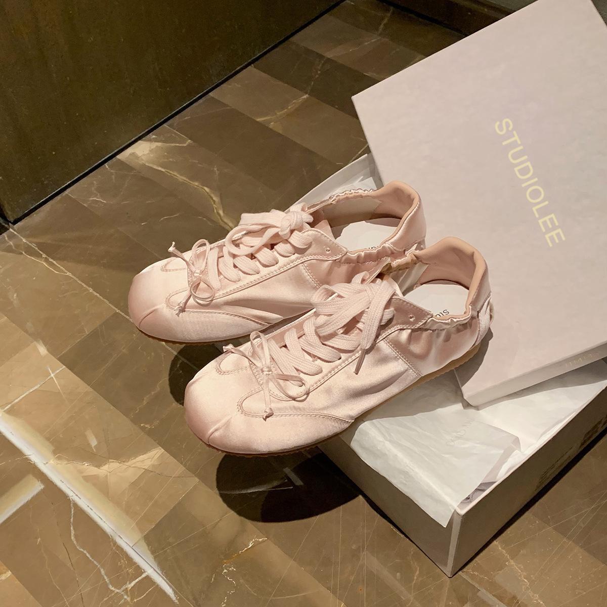 

Sheepskin version~ Grape mother has the same ballet style, sweet girl, round head satin sports board shoes, bow, casual moral training 40