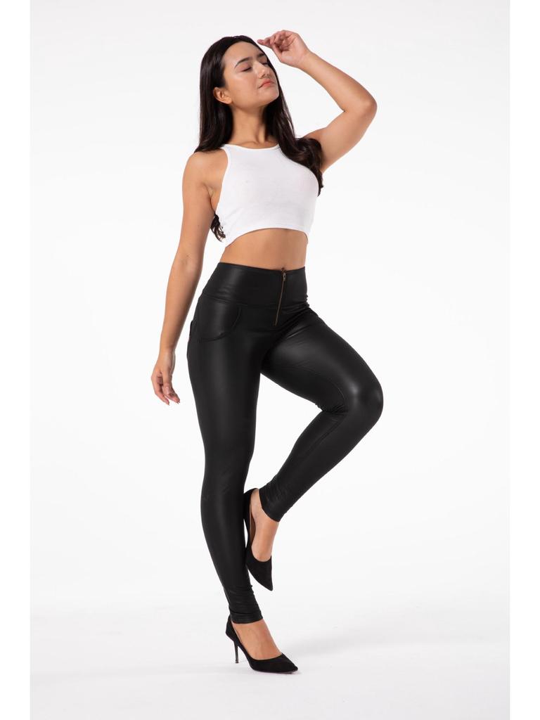 Shascullfites 2022 Pantalon de șold din piele PU piersică: Salopetă de yoga sexy pentru femei în stil european și american