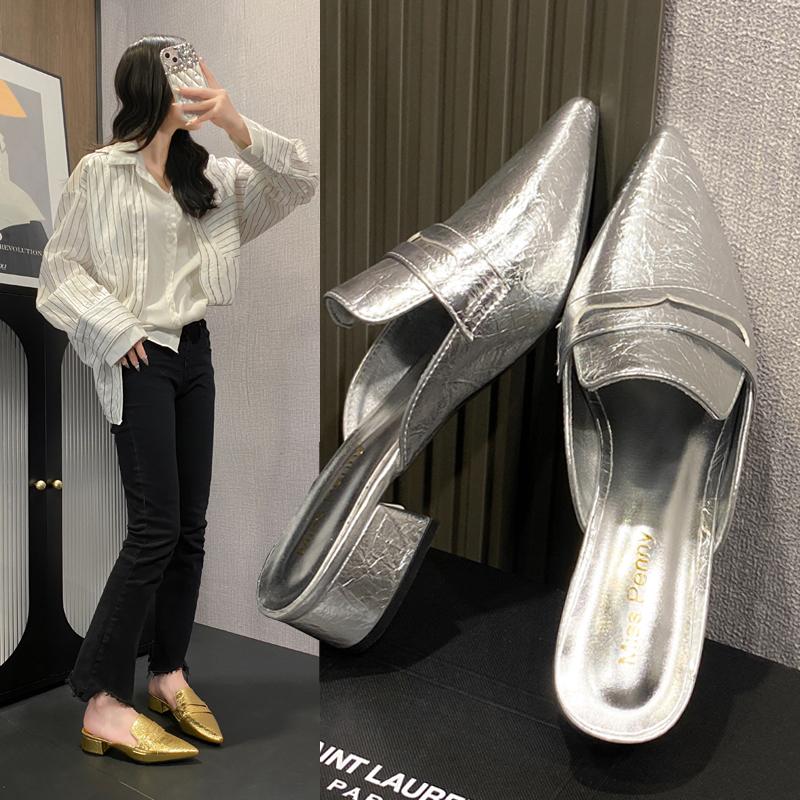 Fashion 2025 Low Heel Sandals Women Summer Outdoor Wear Comfortable Pointed Toe Flat Slippers Fashionable Rubber Slippers