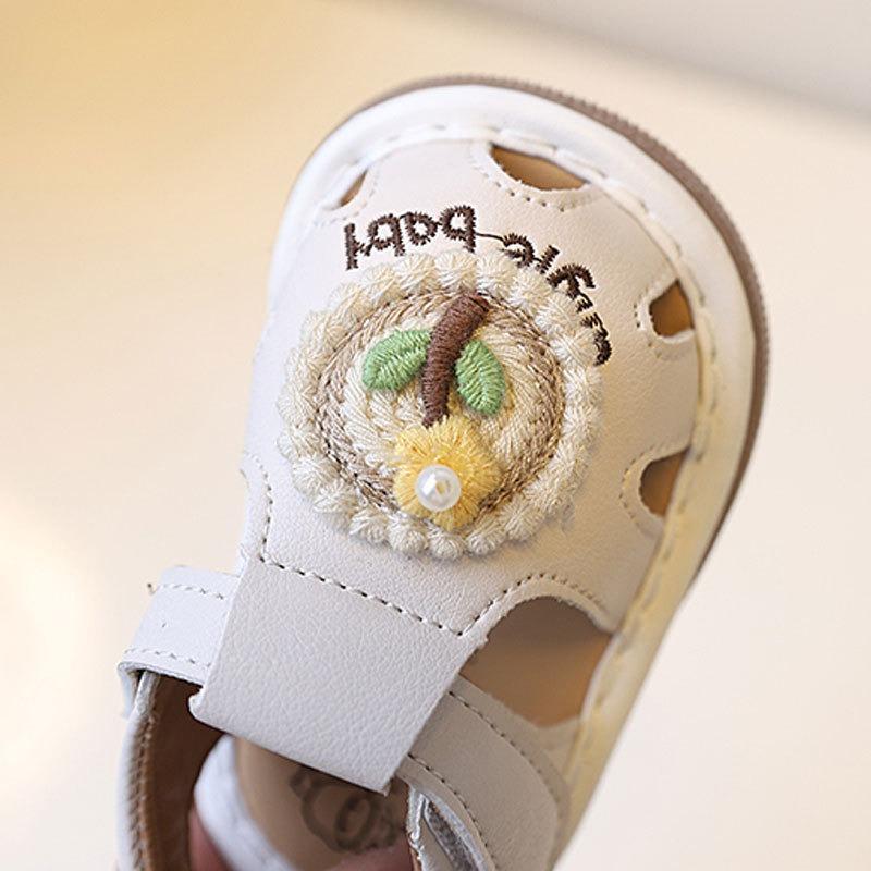 Summer Sandals for Baby Girls 0-1-2 Years Old, Soft-Soled Infant Walking Shoes, Floral Squeaky Shoes with Closed-Toe Design.