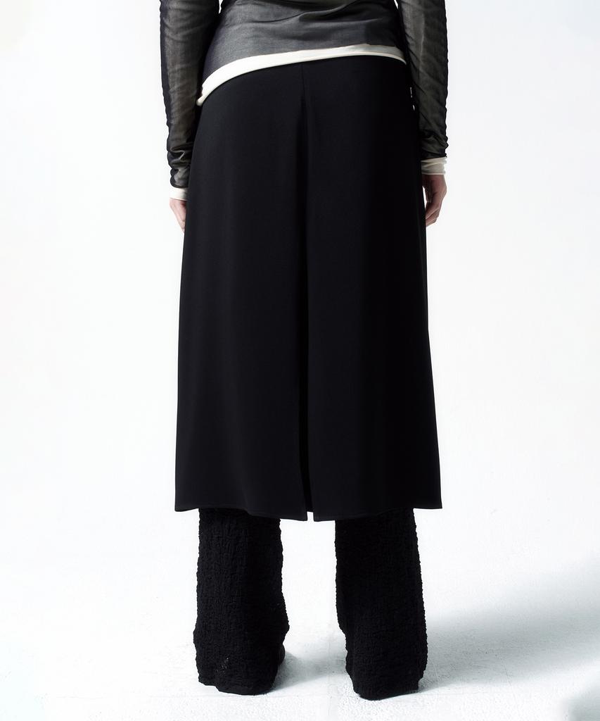 Insilence Woman Curved Studded Skirt Black