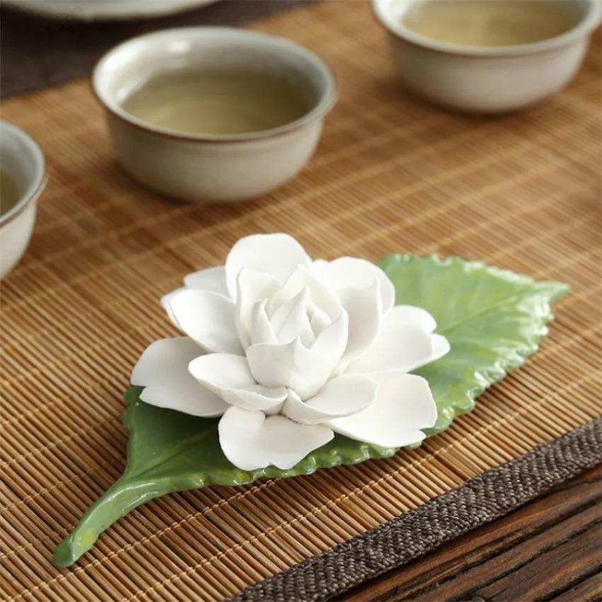 Ornamento de Flor de Cerâmica Beliscada à Mão Lótus Branco Lírio Zen Porta-Incenso Queimador de Varetas de Incenso Bichinhos de Chá Criativos Decoração para Casa