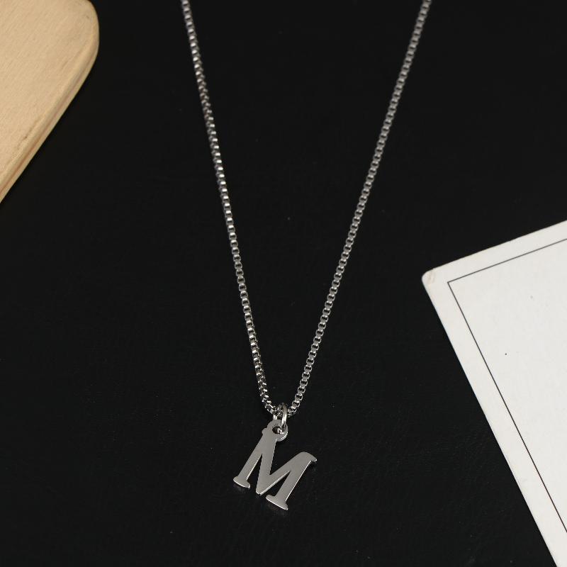 Naszyjniki z wisiorkami z literami A-Z Stal nierdzewna Prosty naszyjnik Stylowy Dla Kobiet Mężczyzn Codzienna biżuteria Prezenty