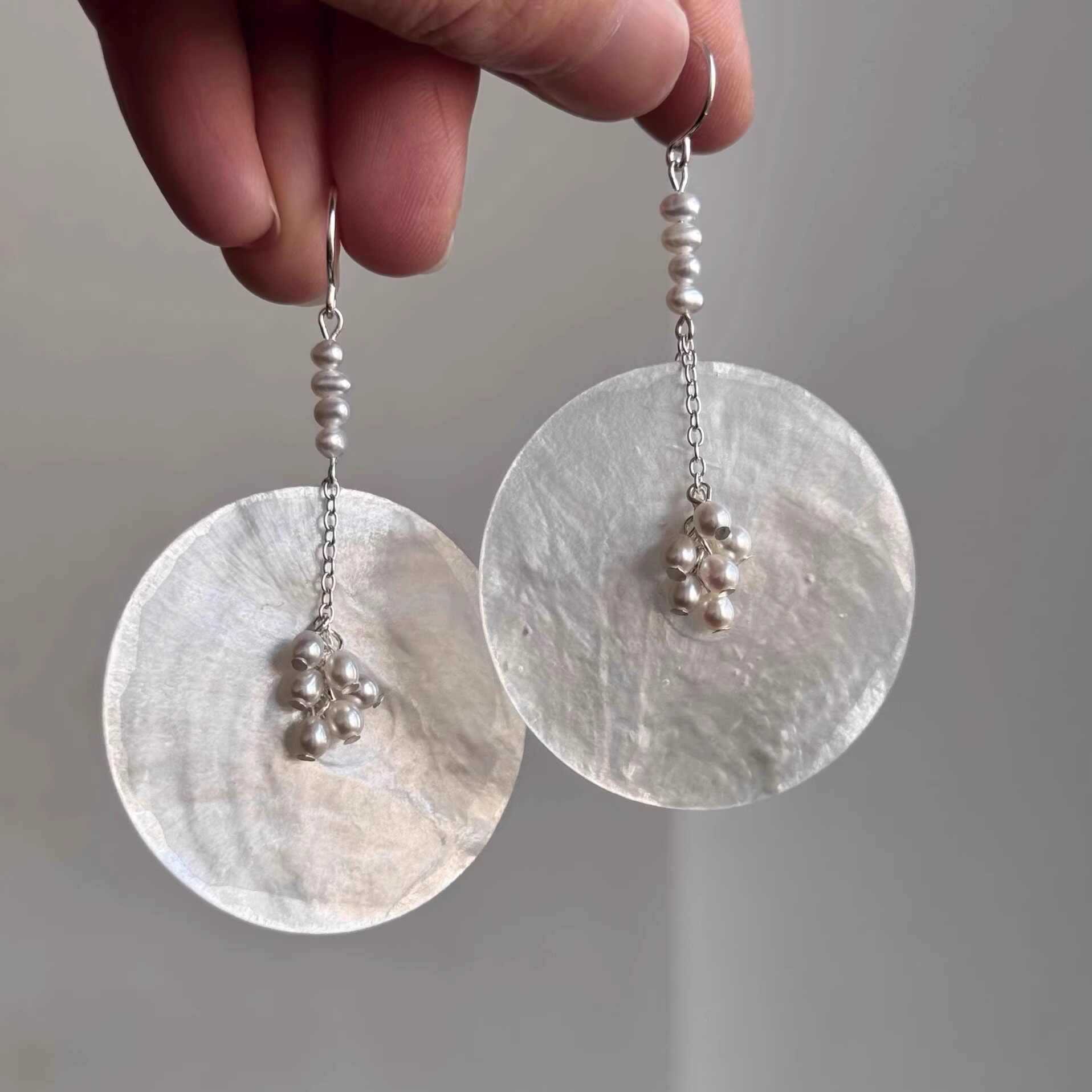 

Fashion Temperament Pearl Tassel Imitation Fritillary Thin Round Piece Dangle Earrings for Women Party Vacation Jewelry Gifts