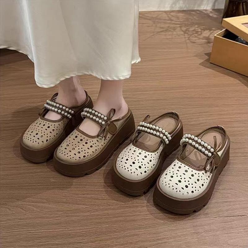 Thick-soled hollowed-out cool slippers for women's summer wear 2025 new fashionable and breathable Mary Jane goes out with a bag head and a half drag