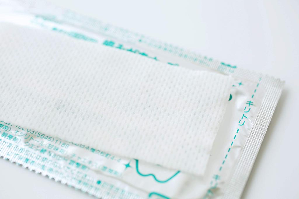 Pigeon Baby Teeth Care Toothbrushing Wipes Wet Type Toothbrushing Strawberry 42 Packs () Parent-Child (Individually Wrapped) [Gentle Wipe] Children's