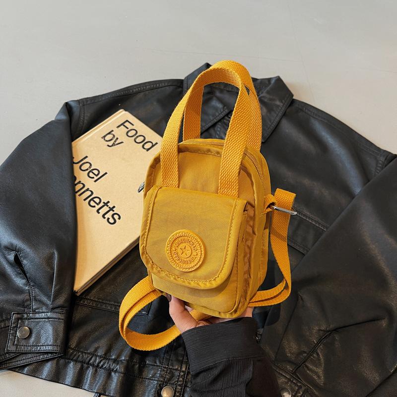 A Stylish Water-resistant and Simple Crossbody Women's Bag for Casual Commuting