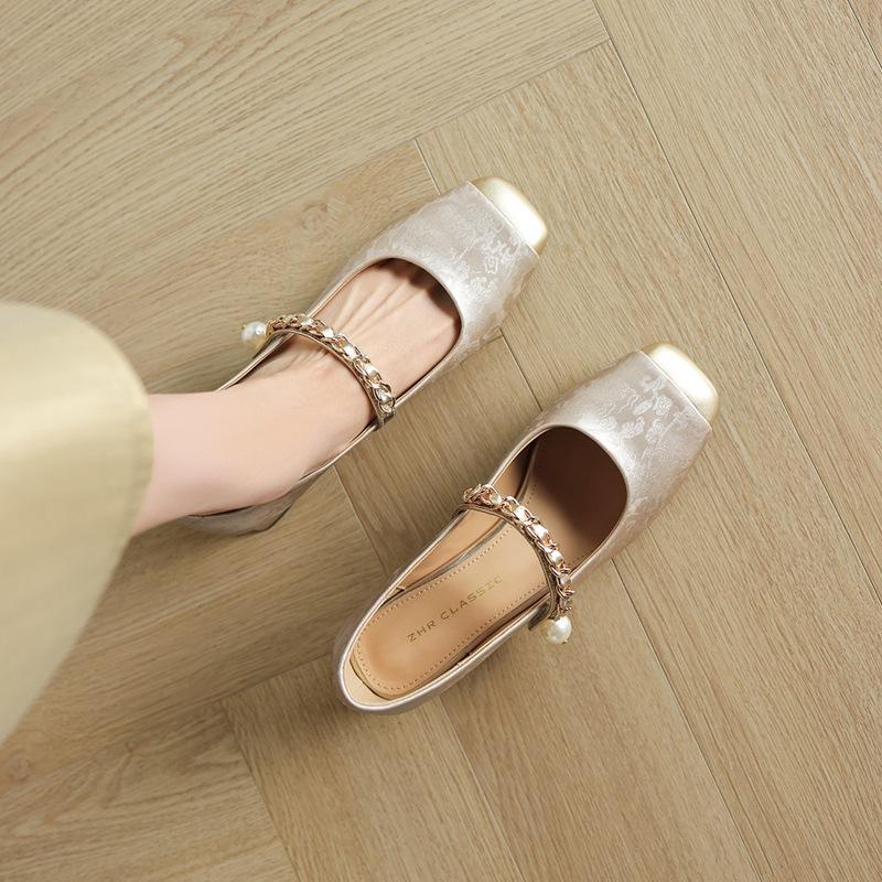 Chinese Embossed Retro Women's Shoes Shallow Mouth Thick Heel Mary Jane Shoes Temperament Gentle Single Shoes