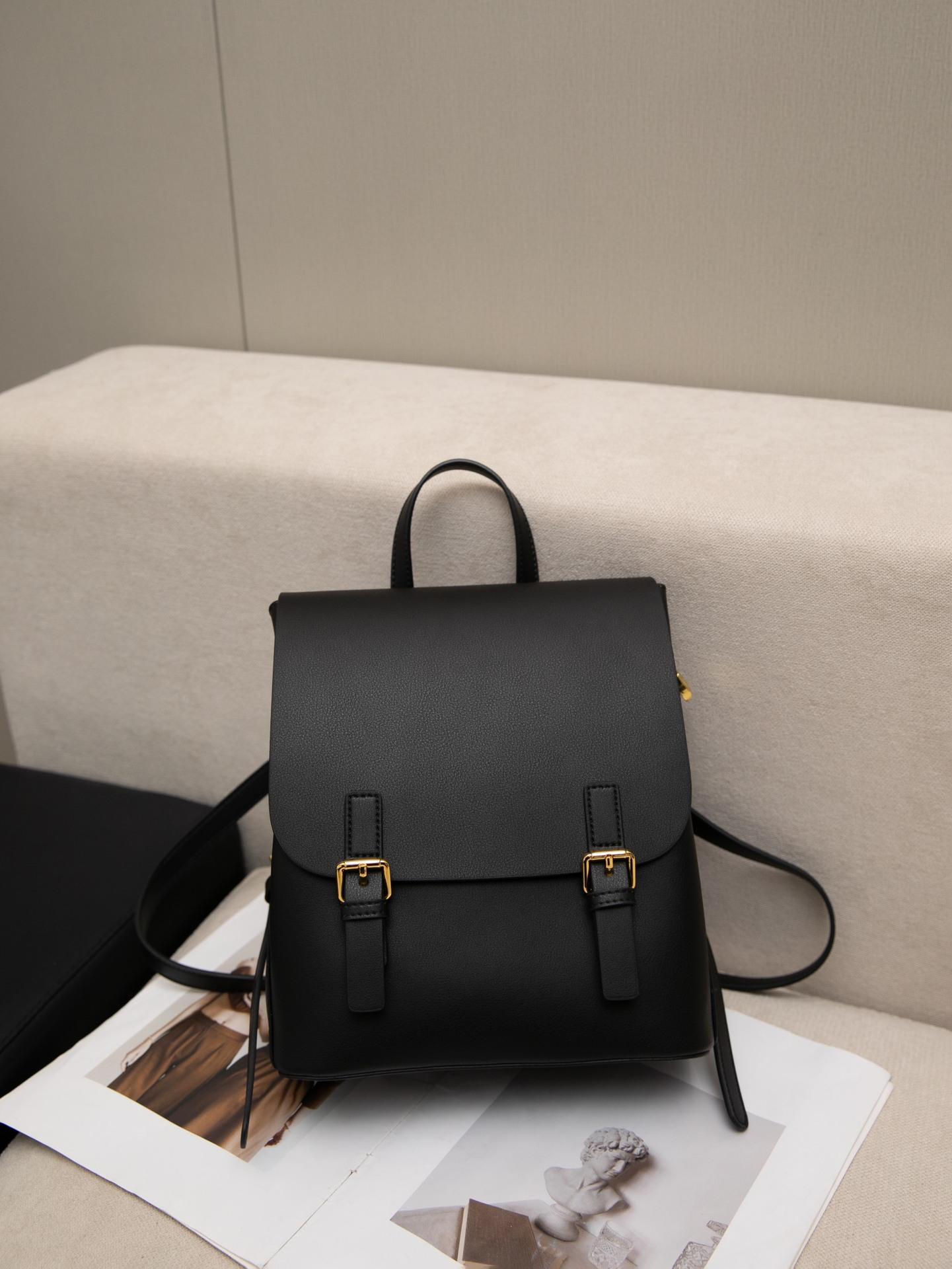 

Кожаный рюкзак женский 2025 новая модная сумка нишевый универсальный дорожный рюкзак большой вместимости из коровьей кожи 23*12*26cm чёрный