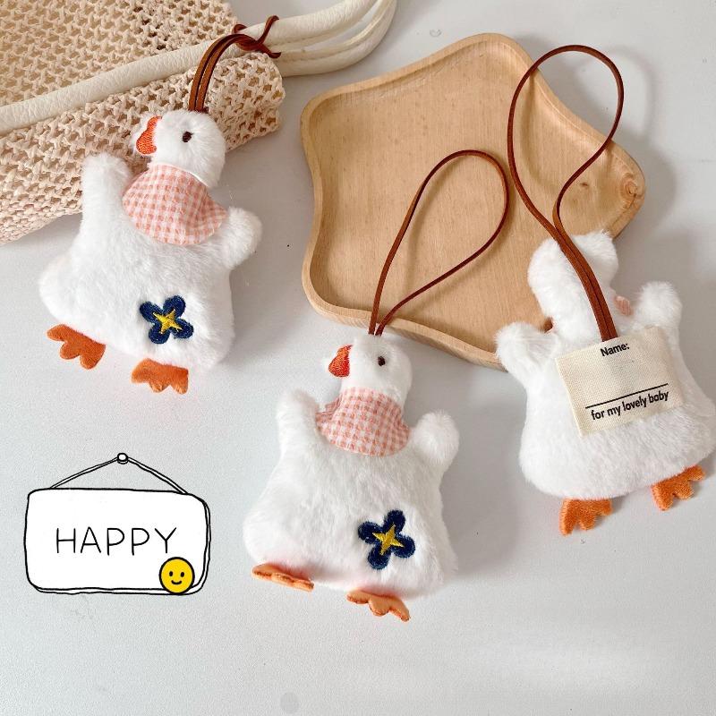 Creative Cartoon Big White Goose Plush Pendant, Cute Doll Hanging Accessories, Gifts Suitable for Going Out and Matching Bags
