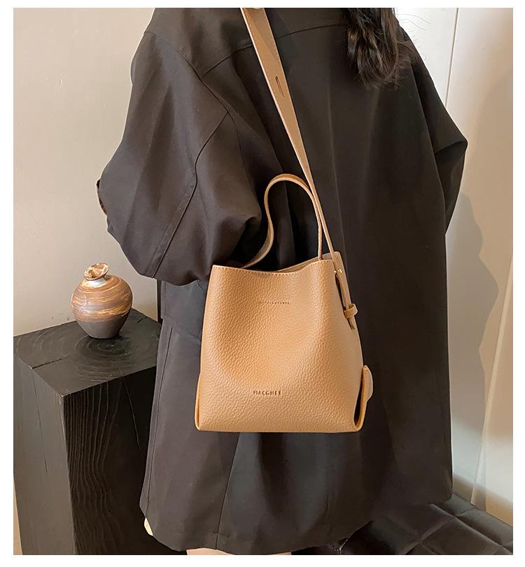 Women's Crossbody Bucket Bag with Lychee Pattern - Trendy and Versatile Handbag