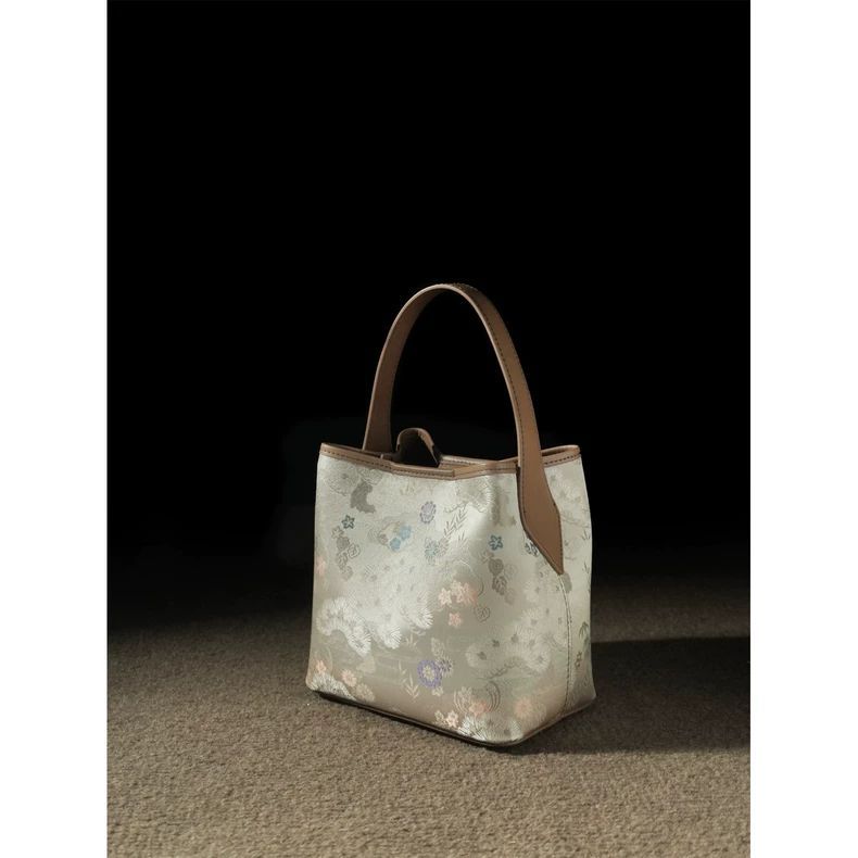 Vintage Song Brocade Embroidery Handbag Women Cheongsam Dress Bucket Bag Ladies Elegant Gentle Landscape Crossbody Bag 2025 New