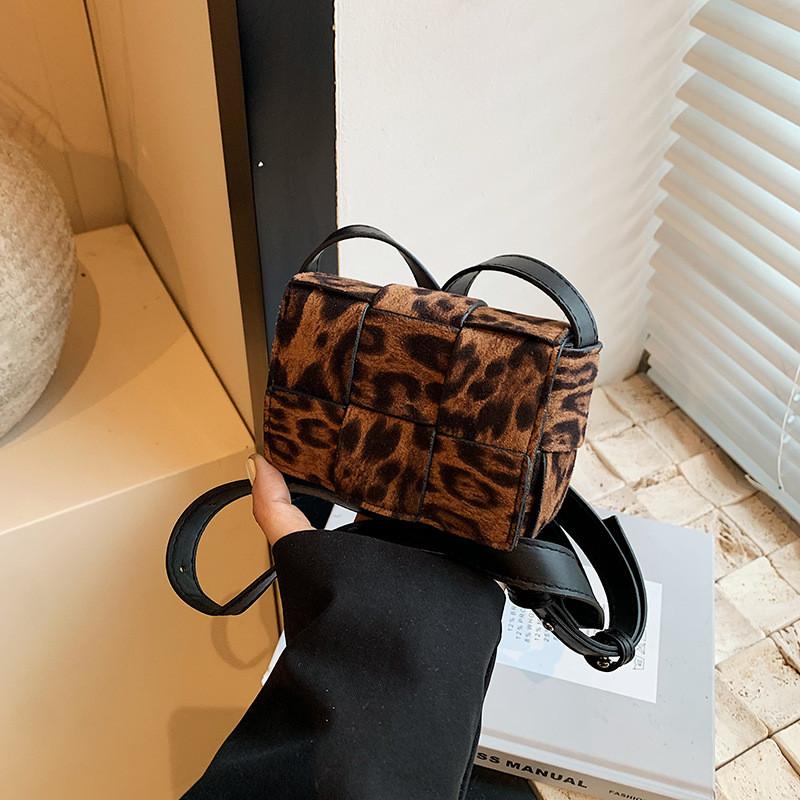 Vintage Inspired Lightweight Mini Crossbody Bag For Trendy Street Style Fashion