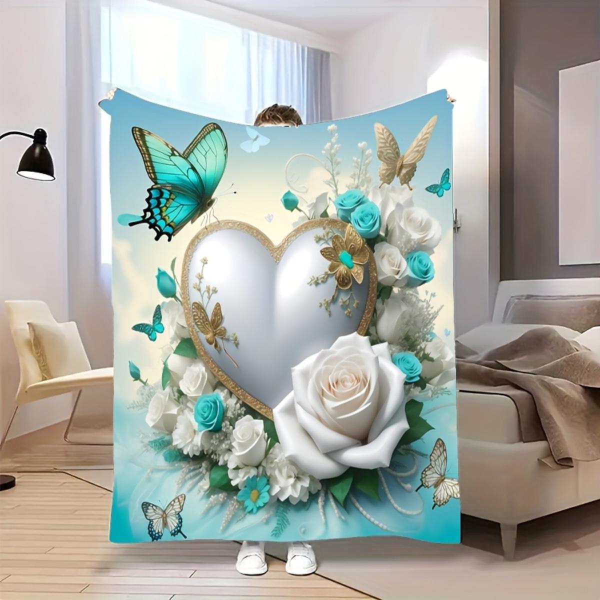 A comfortable, luxurious, soft, and exquisitely patterned flannel blanket with elegant and fresh butterfly and rose designs 130x150cm