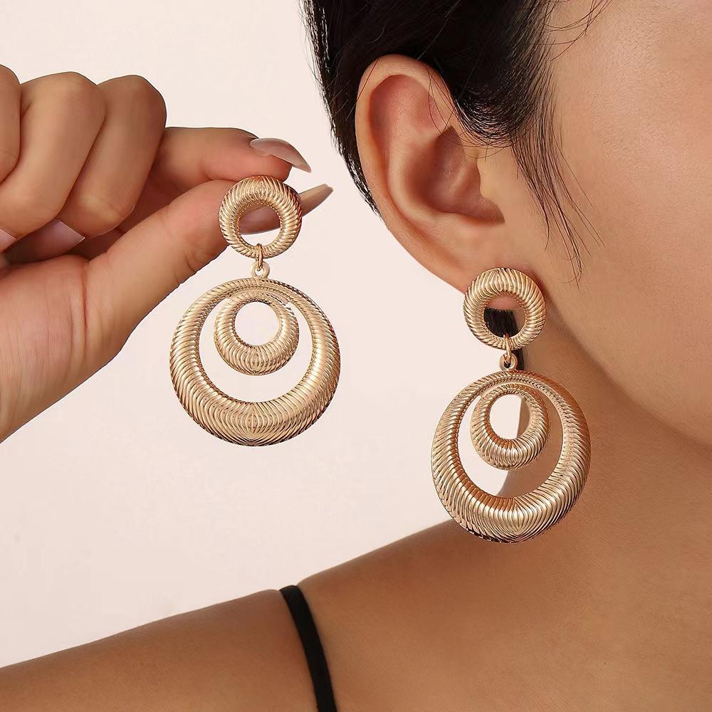 Hollow Circle Metal Earrings Personality Exaggerated Geometric Circle Earrings INS Wind Earrings Women