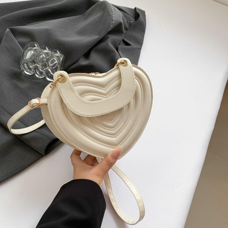 Fashionable Medium Sized Heart Bag With Zipper Closure Soft Pu Leather Shoulder Bag For Everyday Use