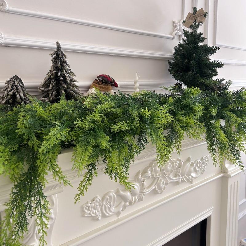 Artificial Simulation of Two-color Pine, Cypress and Vine Christmas Home Window Green Plant Decoration, Pine Needle and Vine Wall Hanging