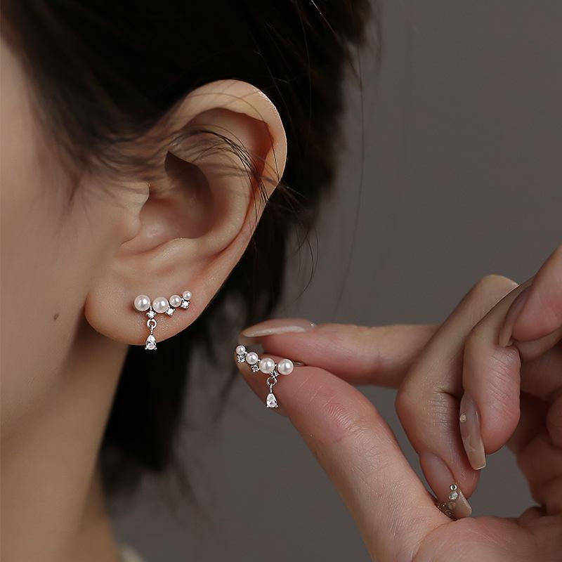 Стильные серьги-капли с цирконом и жемчугом: Элегантный и универсальный женский дизайн