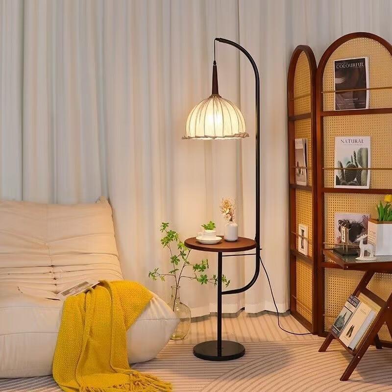 Напольный светильник UOSU в стиле Mid-Century Modern с волнообразным абажуром