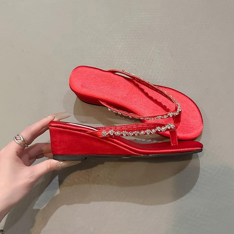 Fashion Fashion Wedge Flip-flops Women's Summer Wear New Round Head Crystal Buckle Non-slip Wear-resistant Cool Mop