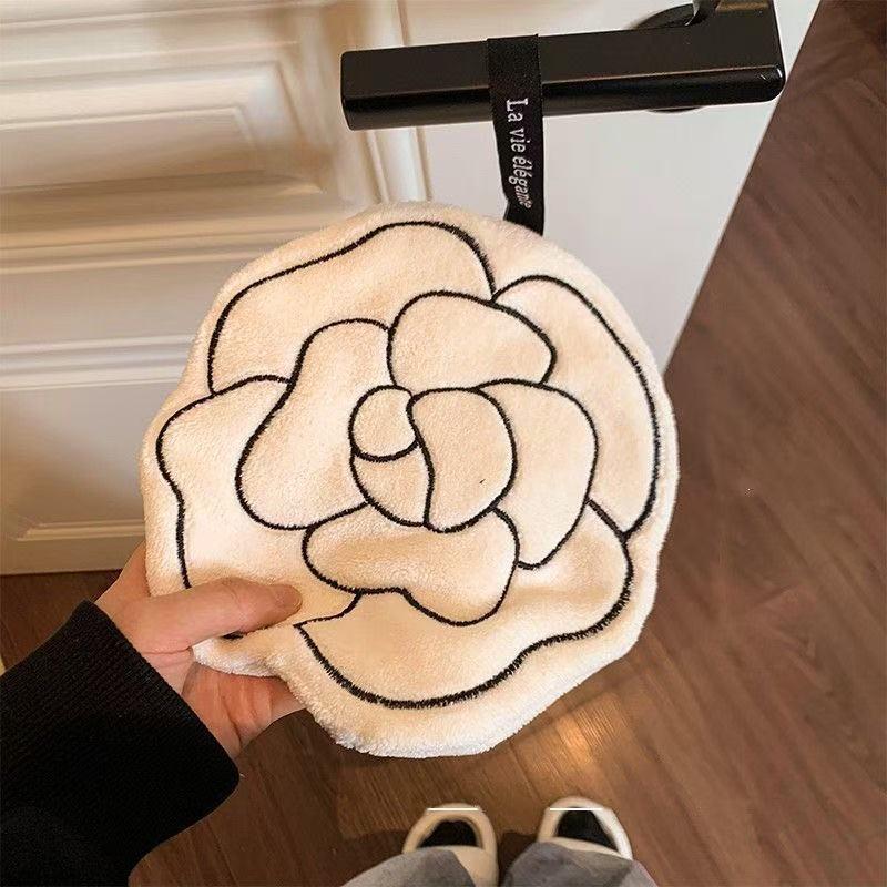 

Coral Fleece Soft & Absorbent Hanging Hand Towel - Skin-Friendly for Home & Kitchen Cleaning