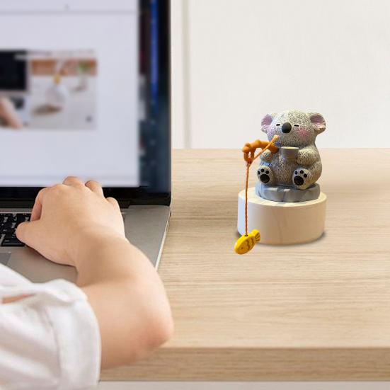 Figurine Animale Pescuit Rășină Panda Marmotă Capibara Statuetă Pescari Serie Animale Ornament pentru Birou Decor Acvariu