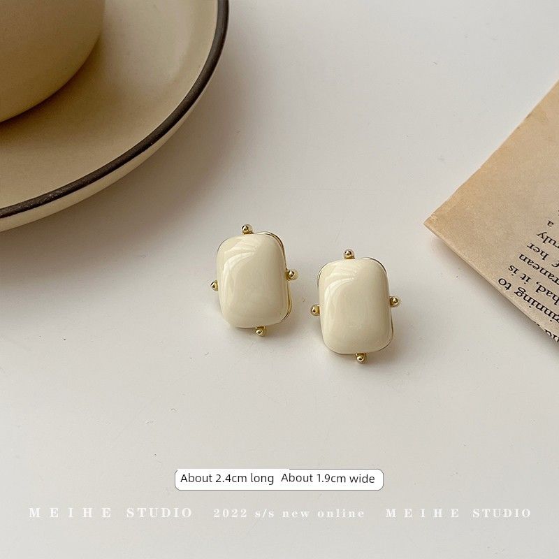 

Niche Style Delicate White Stud Earrings Stylish Graceful Geometric Dot Oval stud earrings