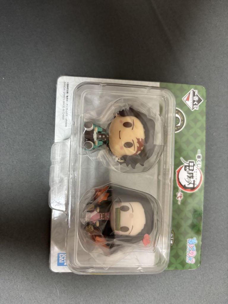 [USED] All Demon Slayer volumes! Volume 23 comes with a bonus, and many other Demon Slayer keychains