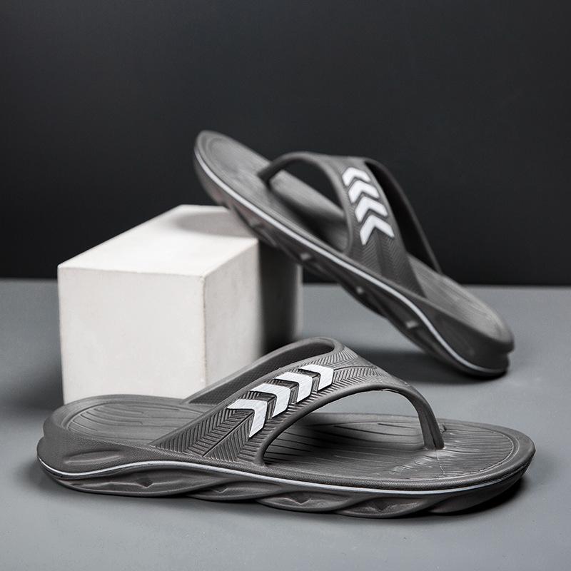 

Flip-flops men s shit-stepping EVA home foreign trade men s high-end slippers pinch beach shoes slippers 45 серый
