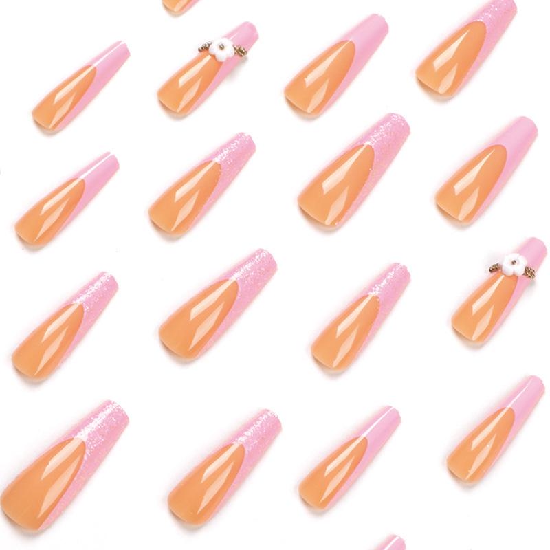 Französische Rosa Glitzer-Rand-Fingernägel mit kleinen Blumen & Goldperlen