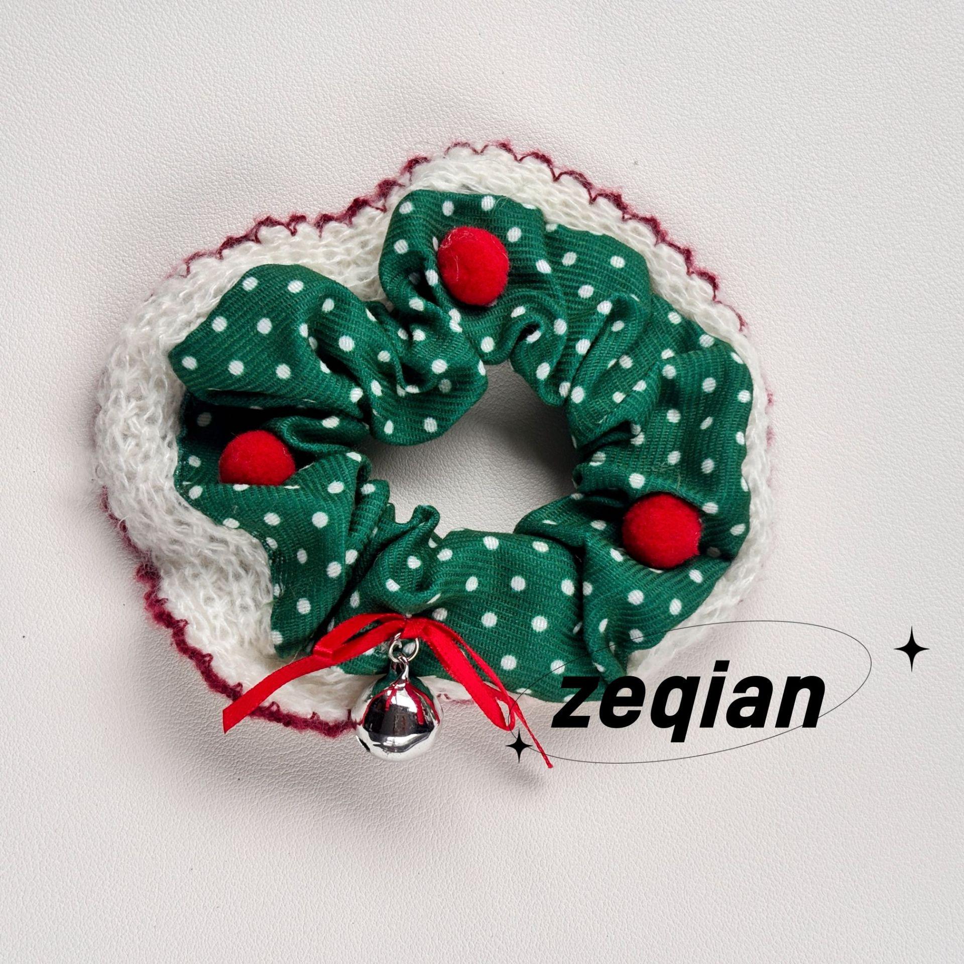 

Festive Red Plaid Bell Scrunchie - Retro Korean Hair Tie for Autumn/Winter зелений
