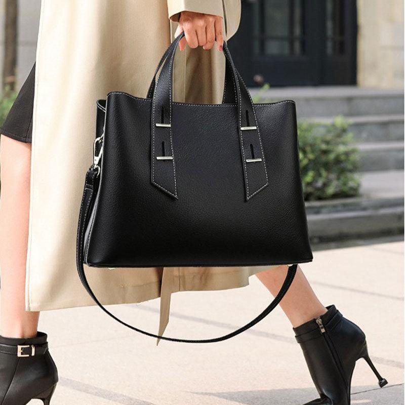 New Minimalist Handbag for Women's Commuting, Large Capacity Tote Bag, Fashionable and High-end Women's Shoulder Bag