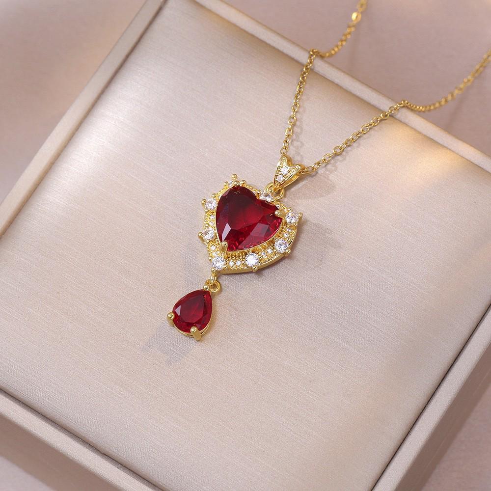 Women's Fashion Heart Pendant Necklace - Elegant, Simple Design, Versatile Clavicle Chain Jewelry