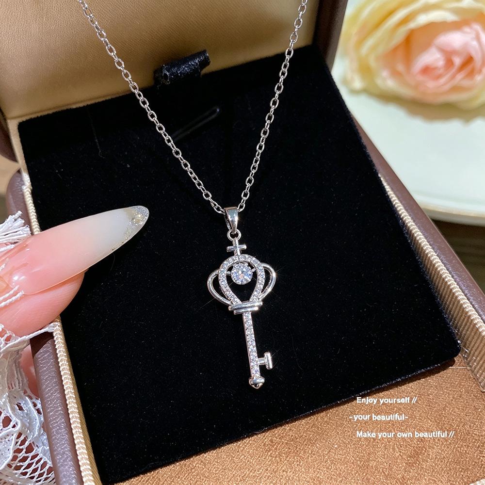 European Romantic Key Necklace: Micro-Paved Diamond Design, Light Luxury Clavicle Chain - Perfect Qixi Festival Gift