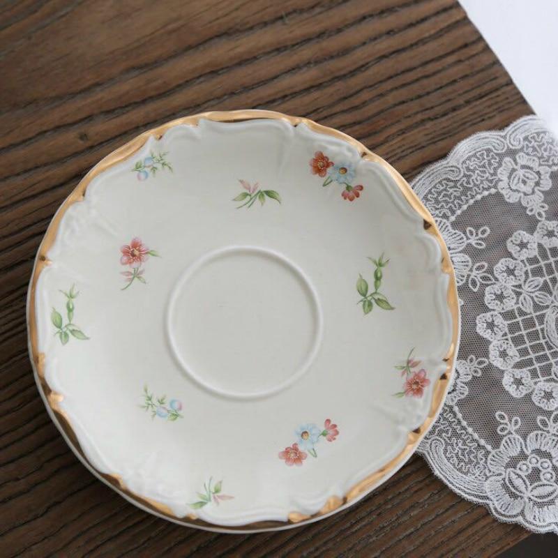 Filiżanka kawy koreański Retro kremowy żółty duszpasterski kwiatowy maswerk złoty ceramiczny angielski popołudniowy deser kwiatowa filiżanka do herbaty i spodek