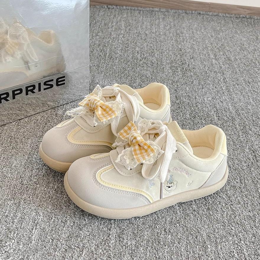 Nischen Bären-Board-Schuhe Damen neue Herbst vielseitige Puffs kleine weiße Schuhe Studenten-Plateau