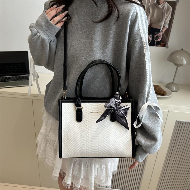 High Sense Fashion Women's Handbag Spring and Summer 2025 New Commuter Tote Bag Versatile Foreign Style Oblique Span Bag