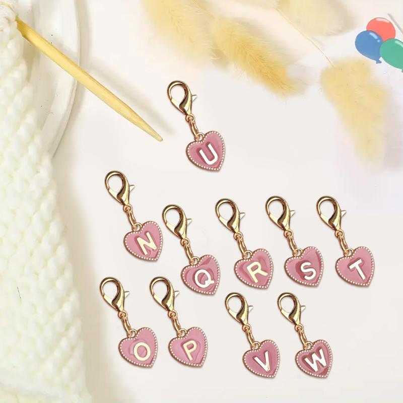 Gorąca sprzedaż 26 liter angielskich różowy dwustronny breloczek z brzoskwiniowym sercem w kształcie serca stopowy dodatek wisiorek