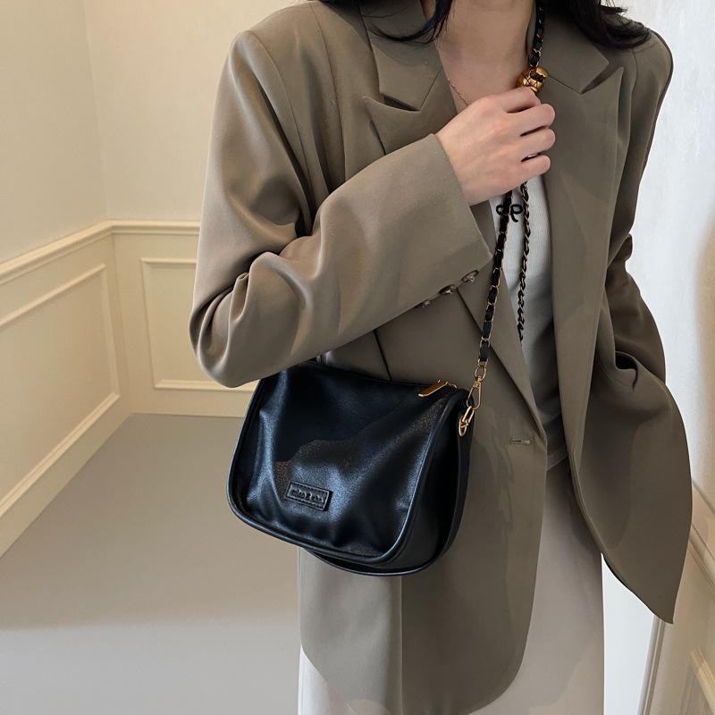 Chain Bag Fashionable Versatile Messenger Bag Foreign Style Shoulder Bag 2025 New INS Temperament Casual Simple Armpit Bag