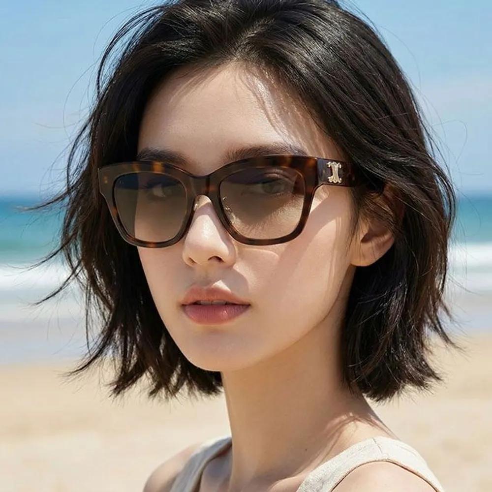 

Celine Triomphe 09 Sunglasses CL40253F 53K Jo Yeo-jeong Horn-rimmed Daily