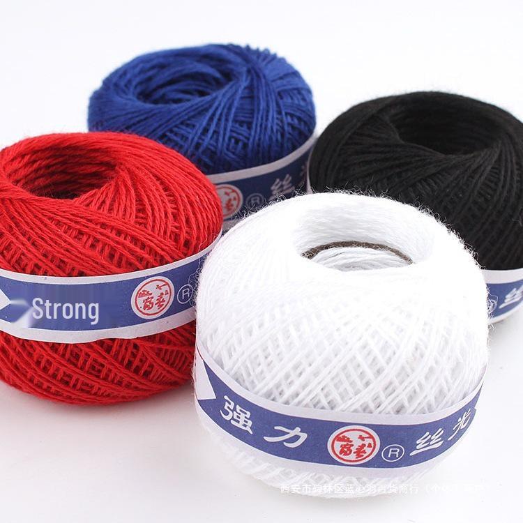 Thickened Cotton Thread Quilt Needle for Handcrafting: Red Duvet Cover, White Vintage Darning Ball