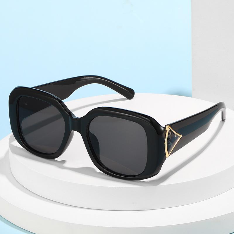 New European and American light luxury sunglasses, large frame fashion women's street shooting retro oval bag flower high-end sunglasses