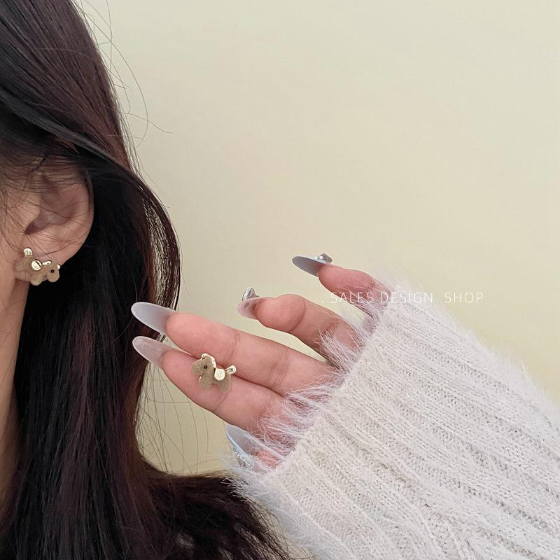 Autumn/Winter Velvet Coin Carousel Stud Earrings - Niche Design, Versatile and Simple.